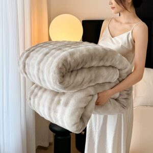 Customization of high-end Western-style plush, flannel, and coral fleece fabric blankets